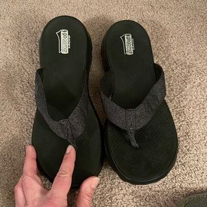 Skecher flip flops